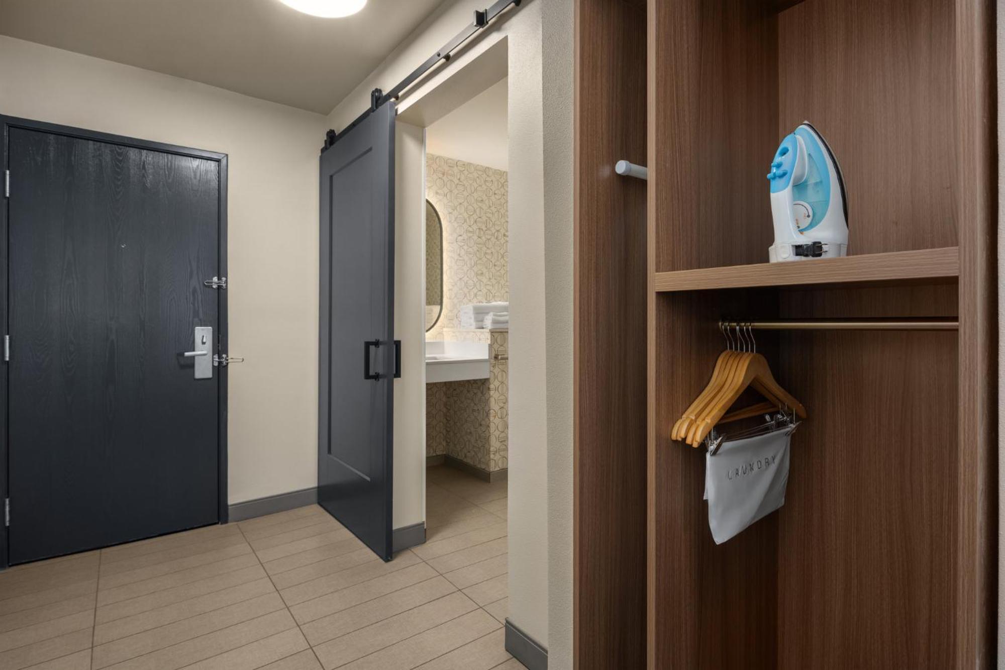 Clarion Hotel Ontario